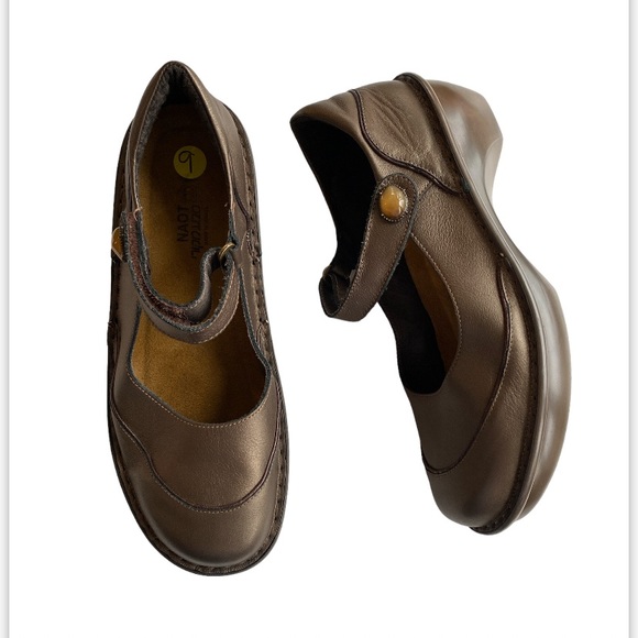 NAOT women’s leather Mary Jane style comfort shoe size 40